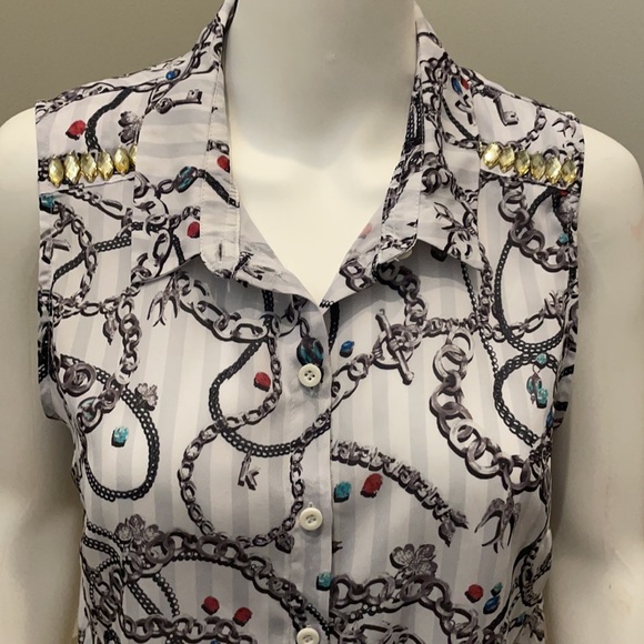 H&M Conscious button up sleeveless blouse. Knot tie front. Size 8 medium. - Picture 2 of 10